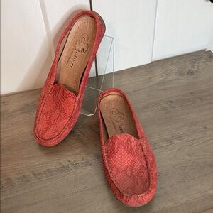 Ateliers Python Textured Coral Red Leather Flat loafers 39/8